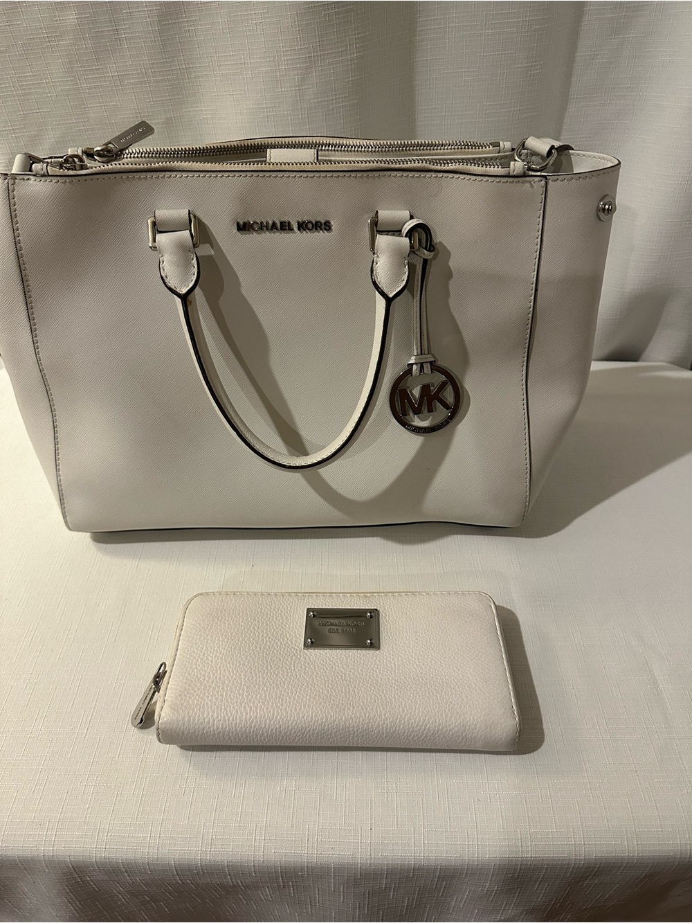 Michael Kors WhiteSaffiano Leather Tote with Matching Wallet